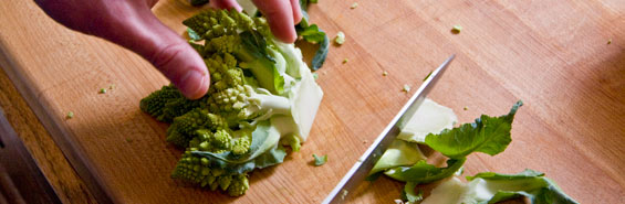 trimming-romanesco
