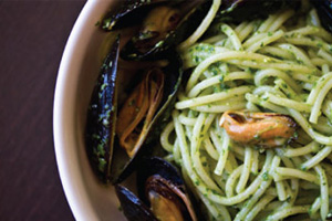 Pasta with Pesto & Mussels
